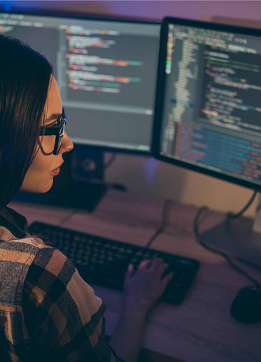 woman learning best coding languages to learn for beginners