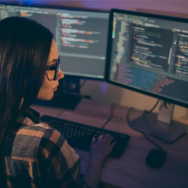 woman learning best coding languages to learn for beginners